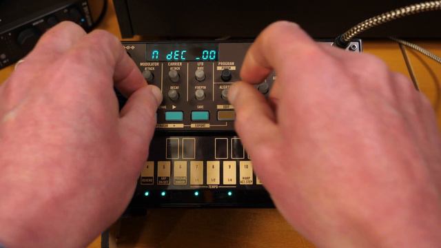 Korg Volca FM2 review смотреть онлайн