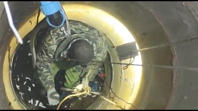Плывун в колодце не в какую не пускал нашу иглу в водонос. Углубление колодца абиссинской скважиной смотреть онлайн
