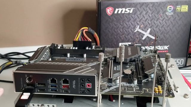 MSI B550 TomaHawk Flashing the BIOS no CPU смотреть онлайн