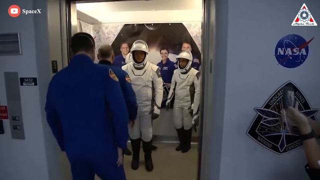 Elon Musk's New High-Tech Spacesuit humiliates Nasa and shocks the whole industry! смотреть онлайн