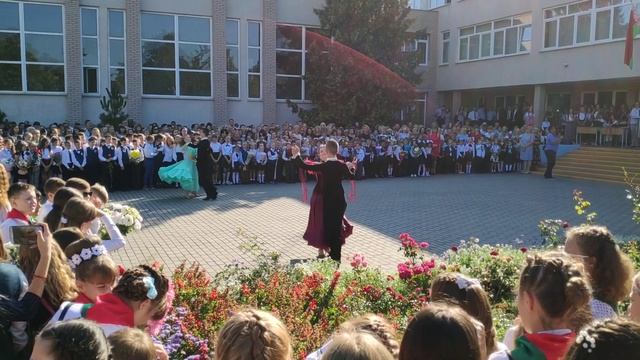 Гимназия №1 Лида. Линейка 02-09-2019. Вальс смотреть онлайн