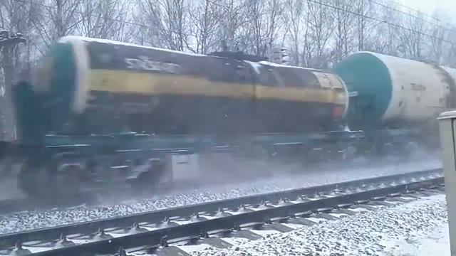 Электровозы 2ЭС6-966 и 2ЭС6-968 с грузовым поездом