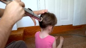 Как с помощью пылесоса быстро сделать хвост дочке!
