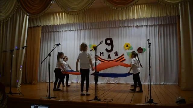 ВЕСНУШКИ - ТАНЕЦ С ПОЛОТНАМИ смотреть онлайн