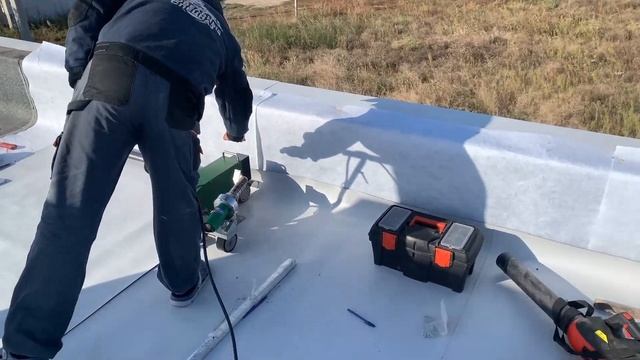 Плоская крыша из ПВХ мембраны.Пошаговый монтаж и технология мембранной кровли. Эксплуатируемая крыш смотреть онлайн