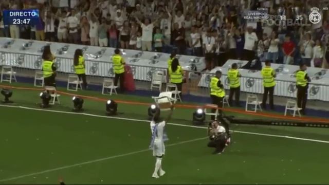 ВОТ КАК ФАНАТЫ РЕАЛА ПРОЩАЛИСЬ С МАРСЕЛО ПОСЛЕ ФИНАЛА ЛЧ 😱 ЛИВЕРПУЛЬ 0:1 РЕАЛ МАДРИД смотреть онлайн