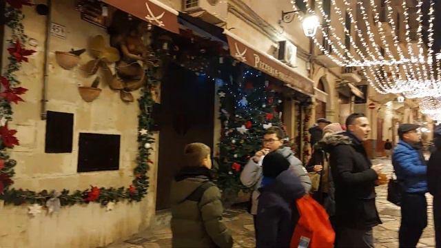 Вечерняя атмосфера южной Италии смотреть онлайн