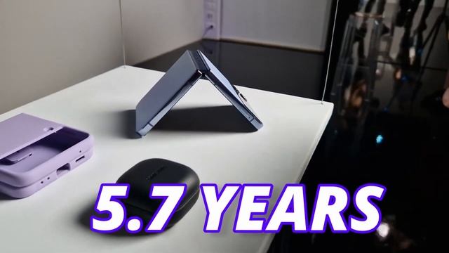 Samsung Galaxy Z Flip 5 - LOOKS AMAZING! смотреть онлайн