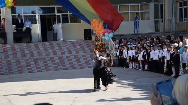 Вальс в лицее Дачия смотреть онлайн