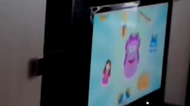 17 мальчик смотрит мультики смотреть онлайн