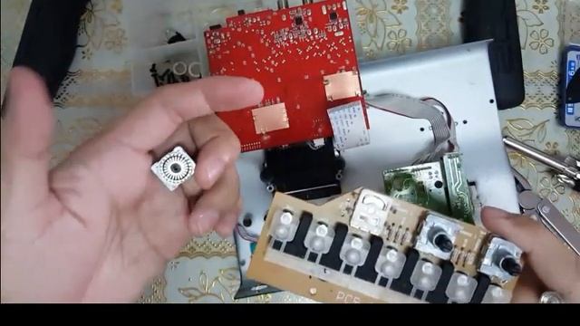 Part 3: Zoom G2.1NU Repair: Cleaning and Adjusting the Rotary Encoders смотреть онлайн