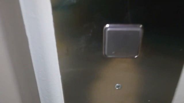 Sweden, Stockholm, Kista Galleria shopping center, Man Kan Hiss AB elevator смотреть онлайн