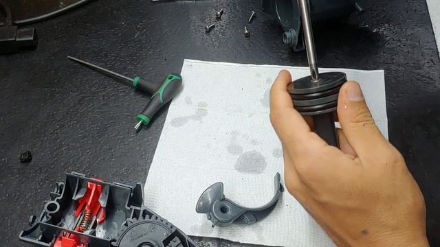 Как разобрать и собирать заварочный блок кофемашины Delonghi. magnifica. primadonna. autentica смотреть онлайн