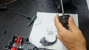 Как разобрать и собирать заварочный блок кофемашины Delonghi. magnifica. primadonna. autentica