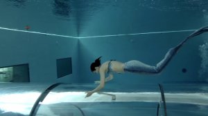 Русалка в самом глубоком бассейне в мире