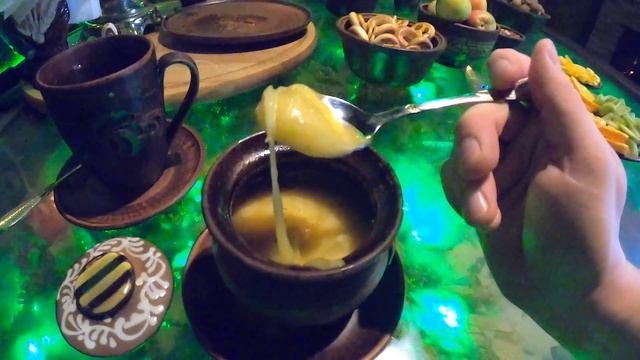 СОБАКА НАПАДАЕТ, КОГДА БЬЮТ ХОЗЯИНА / маламут защищает хозяина смотреть онлайн