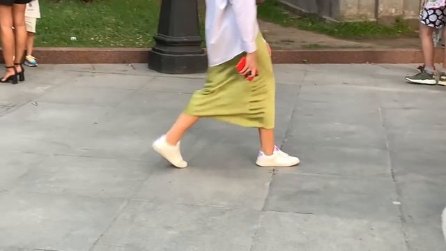 МОСКОВСКИЙ СТРИТСТАЙЛ. МОДНЫЕ ЛЮДИ ВЕЧЕРОМ. смотреть онлайн