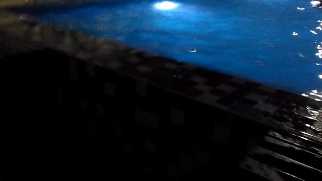 Кадош. Бассейн вечером. смотреть онлайн