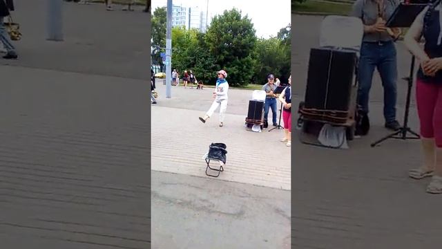 Танцы в Сокольниках. смотреть онлайн