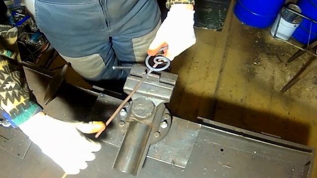 Скрипичный ключ согнуть своими руками холодная ковка для Drinking Pumpkins DIY forging treble clef смотреть онлайн