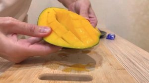 Как почистить манго. Как правильно резать манго. Видео урок.
