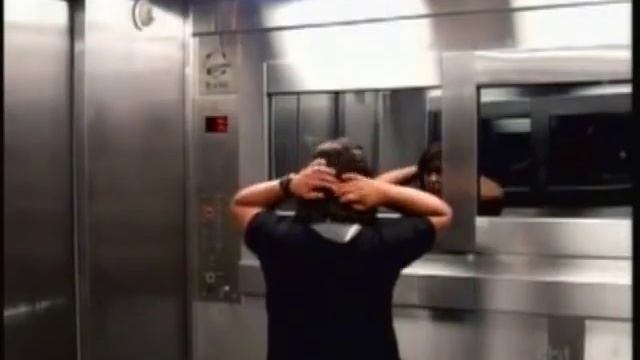 Menina Fantasma no Elevador (Ghost Girl's Extremely Scary Prank An Elevator) смотреть онлайн