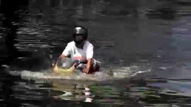 На мотоцикле под водой смотреть онлайн