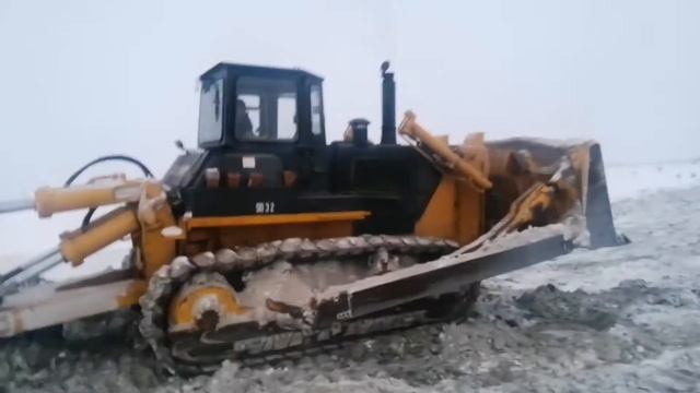 Хабаровский Чернов прибыл на помощь северянам. Татра 380. Shantui 32 клыкование мерзлого песка.Севе смотреть онлайн