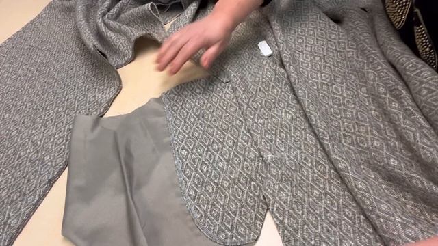 Как сделать КАРМАНЫ в БОКОВОМ ШВЕ ✂️..ИЗ ПАНЧО делаем ПАЛЬТишко смотреть онлайн