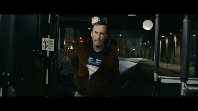 NOBODY | Hutch Gets Into an Altercation on the Bus смотреть онлайн