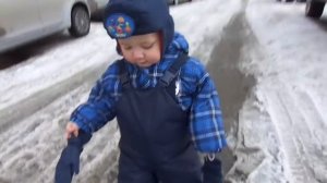 Аутизм, 2 года, избегает взгляда, ходит, бродит, в себе...