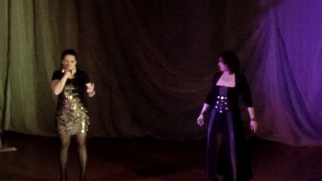 А. Сафонова, Нина Венгер "Нас бьют - мы летаем" (кавер А.Пугачева) смотреть онлайн
