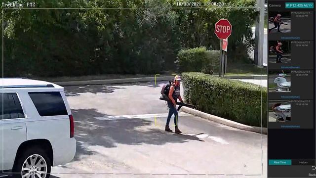 Auto-Tracking PTZ Camera смотреть онлайн