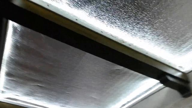 светодиодная лента на  потолке