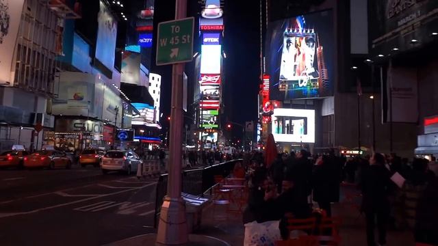 New York Broadway street at night смотреть онлайн