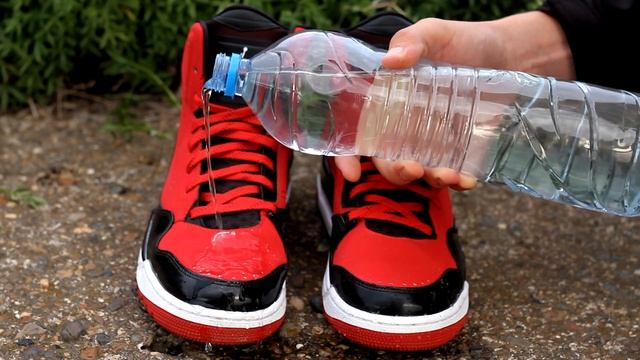 Тест средства Always Dry. Защита от влаги и пятен. смотреть онлайн