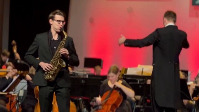 Roberto Molinelli: Tango Club for saxophone and orchestra смотреть онлайн