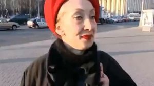 Женщина в красном кандибобере - классика мемов