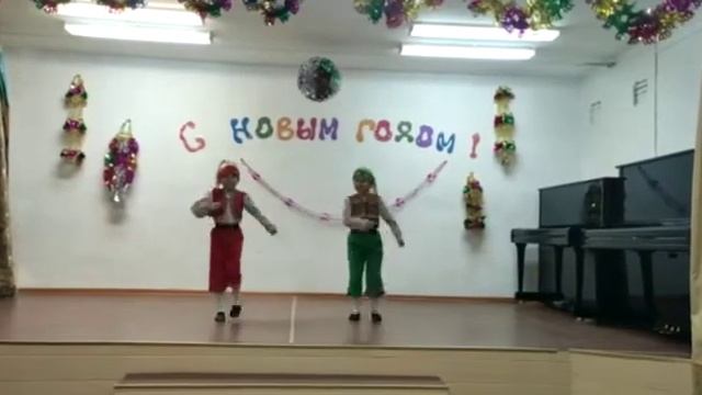 Два весёлых гнома. Исп. хореографический коллектив "Фантазия" (младшая группа). Рук. Е. Е. Колчина смотреть онлайн
