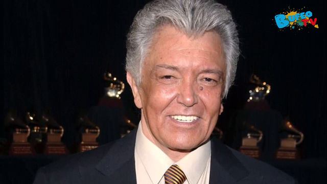 ¡Más enamorado que nunca! Alberto Vázquez llegó al altar con su novia 45 años menor que él y así lo смотреть онлайн