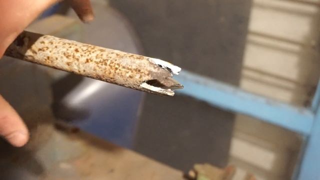 Контур заземления в частном доме своими руками. Треугольником из уголков. Измерение сопротивления. смотреть онлайн