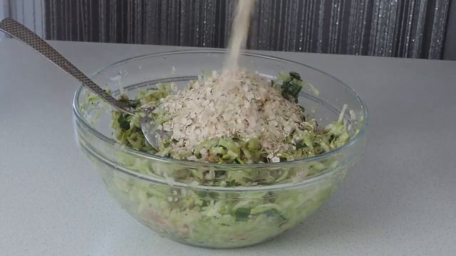 ОВСЯНКА + КАБАЧОК + 1яйцо, зелень, немного  фарша и ПЕКУ НЕЖНЫЕ ОЛАДЬИ @Ksenia29568