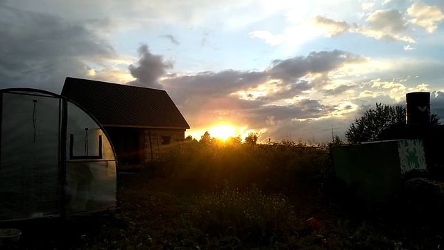 Красивый грозовой закат в деревне.Хороший день. #закат,#закатвдеревне,#жизньвдеревне,#грозовойзакат смотреть онлайн