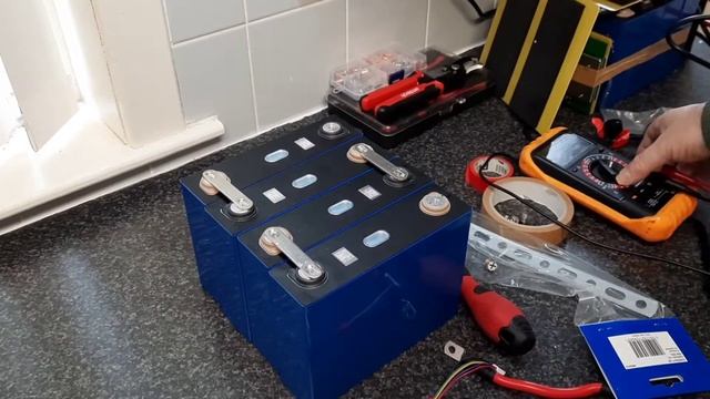 DIY 12V LIFEPO4 BATTERY BUILD смотреть онлайн