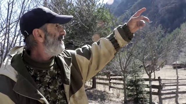 УШЁЛ ОТ ЛЮДЕЙ И ЖИВЁТ ОДИН В ГОРАХ КАВКАЗА. Смотреть до конца! Дахир 2ч смотреть онлайн