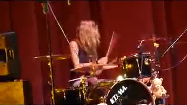 Лера за барабанами в Новосибирске.http://valeriy-kozlova.ucoz.ru/ смотреть онлайн