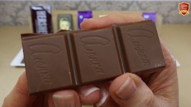 RUSSIAN CHOCOLATE BAR UNWRAPPING & TASTING! | 3 Minute Review & Taste Test! | Alenka Milk Chocolate смотреть онлайн