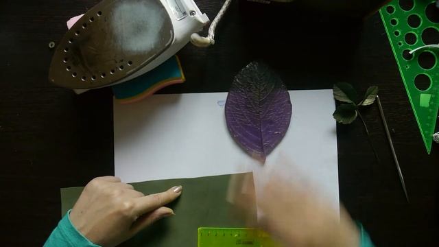 Спрей Роза "misty bubbles". Чашелистик, стебель, листья, сборка смотреть онлайн