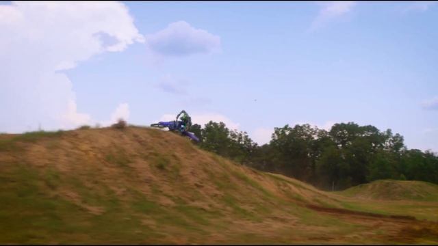 НЕВЕРОЯТНО ОПАСНЫЕ ПРЫЖКИ НА МОТОЦИКЛЕ ЭНДУРО | INCREDIBLY DANGEROUS JUMPING ON THE ENDURO DIRT BIK смотреть онлайн