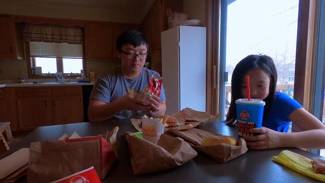 Burger chain competition! смотреть онлайн